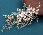 Eleganter Brauthaarschmuck mit weißem Kristallkamm