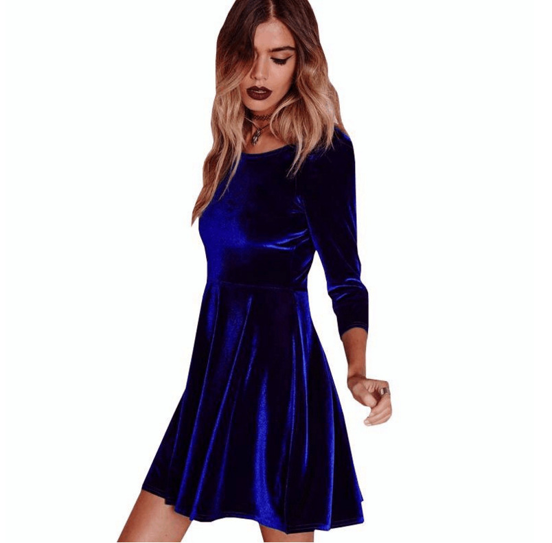 Ok- Samtkleid Olivia langärmlig mit Rüschen.
